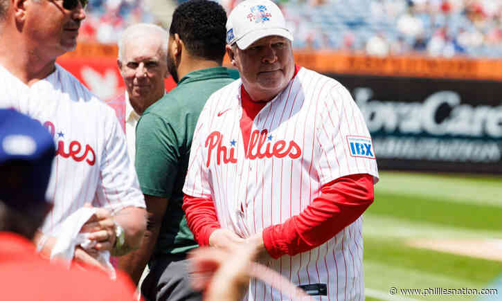 Who will be in the broadcast booth for Phillies vs. Braves playoff series?