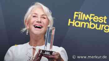 Blitzblanker Auftritt: Helen Mirren poliert ihren Preis auf dem roten Teppich