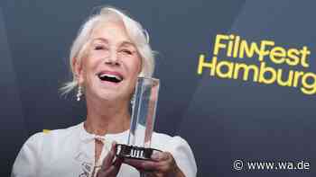 Blitzblanker Auftritt: Helen Mirren poliert ihren Preis auf dem roten Teppich