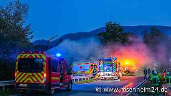 Schreie, Sirenen und Flammen: 100 Einsatzkräfte proben Ernstfall in Höhenmoos