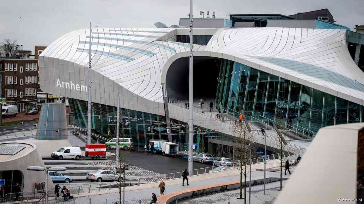 Drie gewonden bij grote vechtpartij Arnhem, minderjarige zwaargewond