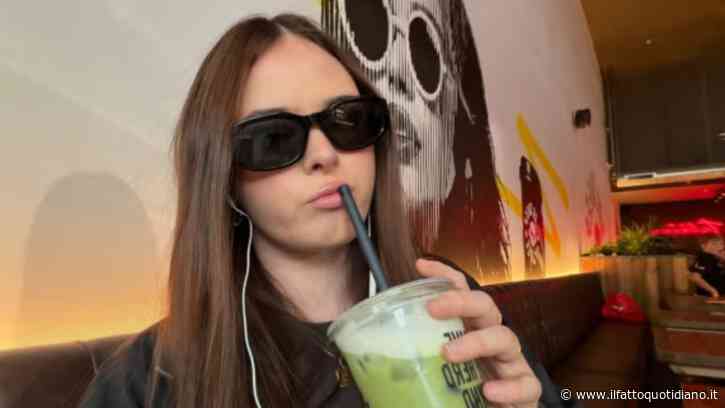 “Pensavo a bere il successivo mentre ne avevo ancora uno in mano. A un certo punto occupava completamente i miei pensieri, ho speso 2300 euro all’anno per comprarlo”: la storia di Isabella Wilson e della sua ossessione per il matcha