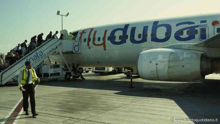 “L’aggressore ha gridato ‘Allah Akbar’. Stava per replicare l’11 settembre”: le testimonianze dei passeggeri a bordo del volo Flydubai