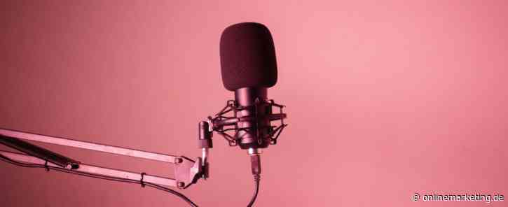 Wir feiern den International Podcast Day: Popularität, Werbegold und warum das Medium 2026 überall ist
