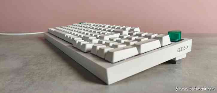 Logitech G316 X 98 review: a super-thocky keyboard with a useless screen