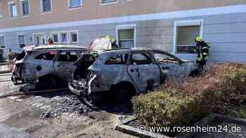 Auto fängt in Rott am Inn Feuer – Flammen greifen auf Wohnaus und Fahrzeug über