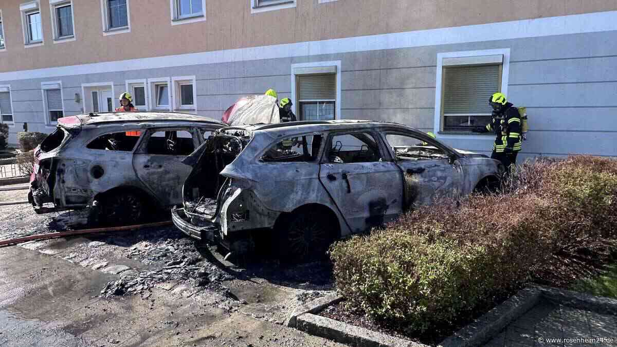 Auto fängt in Rott am Inn Feuer: Flammen greifen auf Wohnhaus über – Wohl niemand verletzt