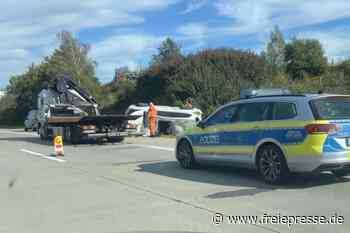 Auto überschlägt sich auf A 72 bei Stollberg – zwei Menschen verletzt