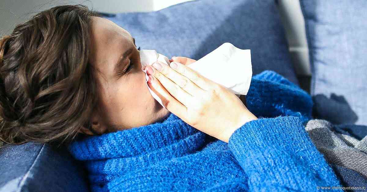 Si soffia il naso sotto la doccia e finisce in ospedale perché l’aria è finita nel cranio: l’incredibile caso studio e i consigli degli esperti