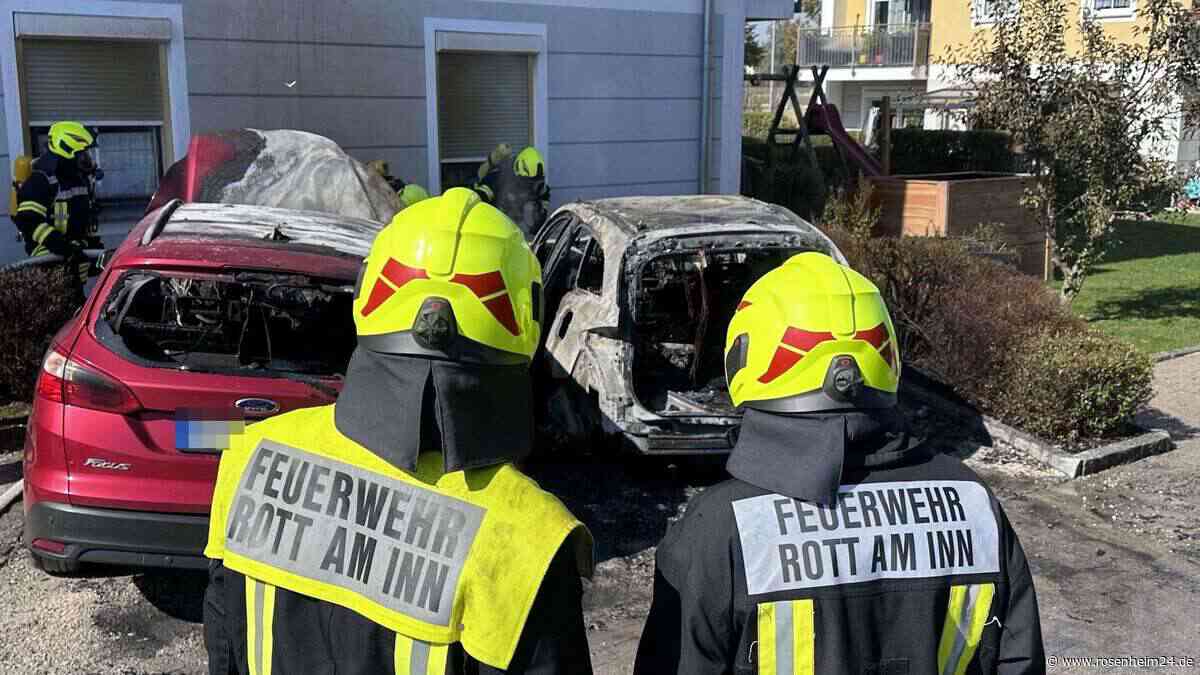 Autobrand in Neubaugebiet in Rott: Flammen greifen auf Wohnhaus und zweites Fahrzeug über