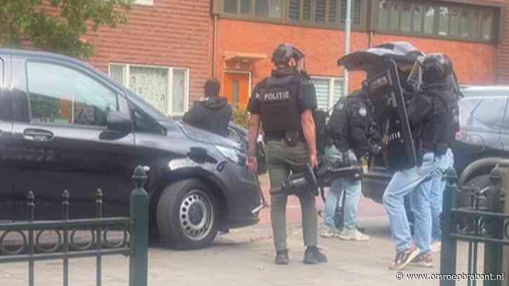Politie-inval tegenover basisschool in Eindhoven op ongelukkig moment