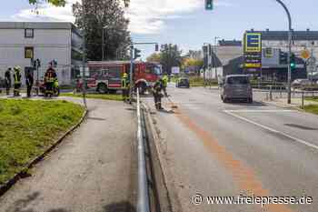 Feuerwehreinsatz auf B 101 im Erzgebirge: Motorrad hinterlässt Ölspur