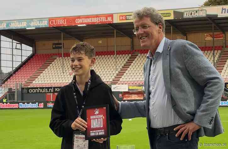 Seth (13) ontvangt allereerste Naoberschap Award