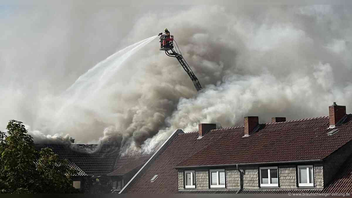 Brand im Östlichen Ringgebiet: Rauch steigt aus Wohnhaus – zwei Leichtverletzte