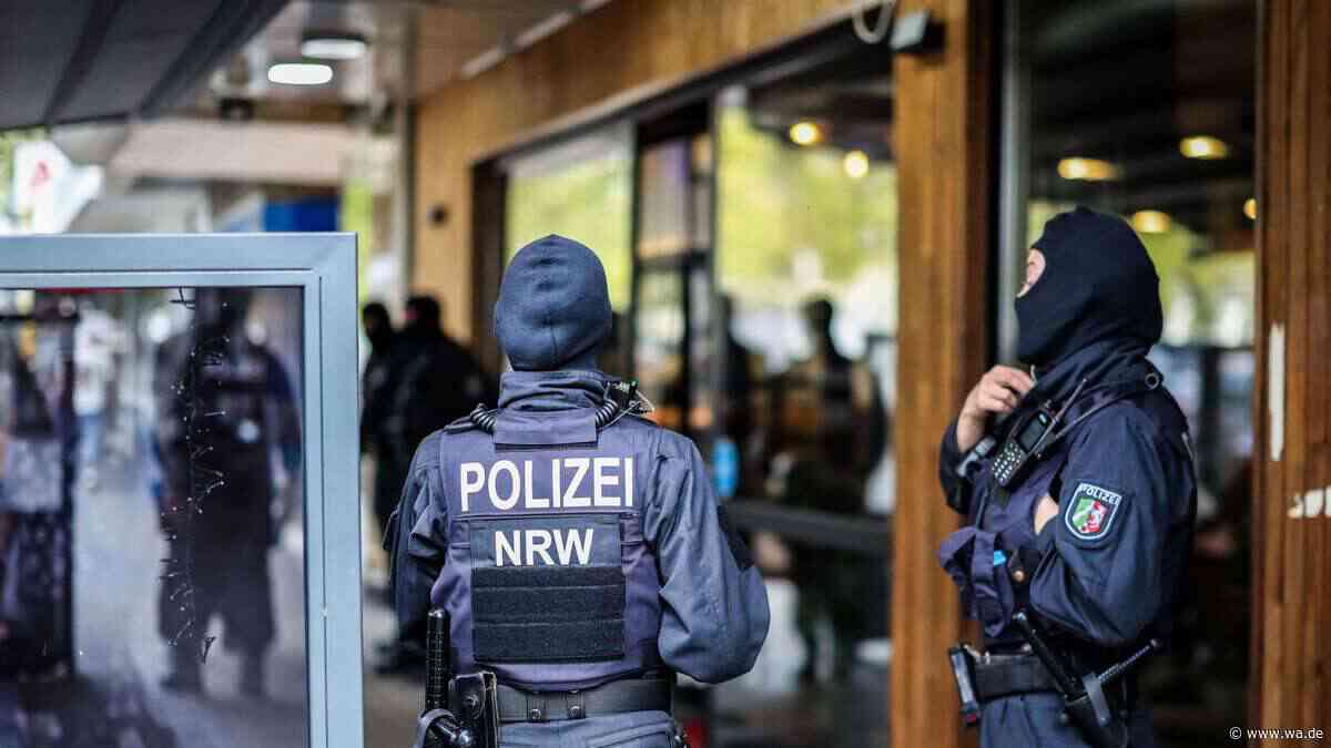 Mega-Razzia gegen Hells Angels: Polizist und Stadtmitarbeiter geraten in NRW ins Visier