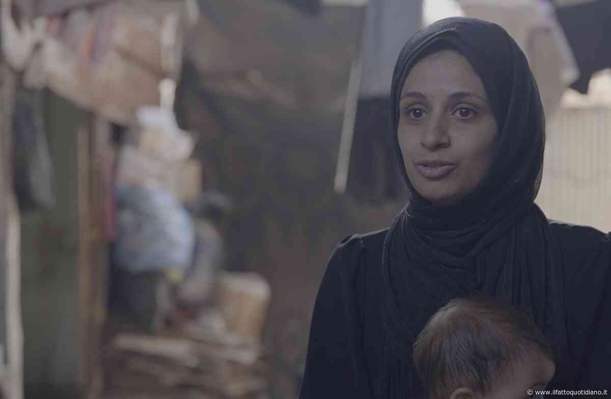 Voci di Gaza – Le donne palestinesi e il lavoro di cura che non finisce mai: “Cresco tre figli da sola in tenda, tra insetti e topi”