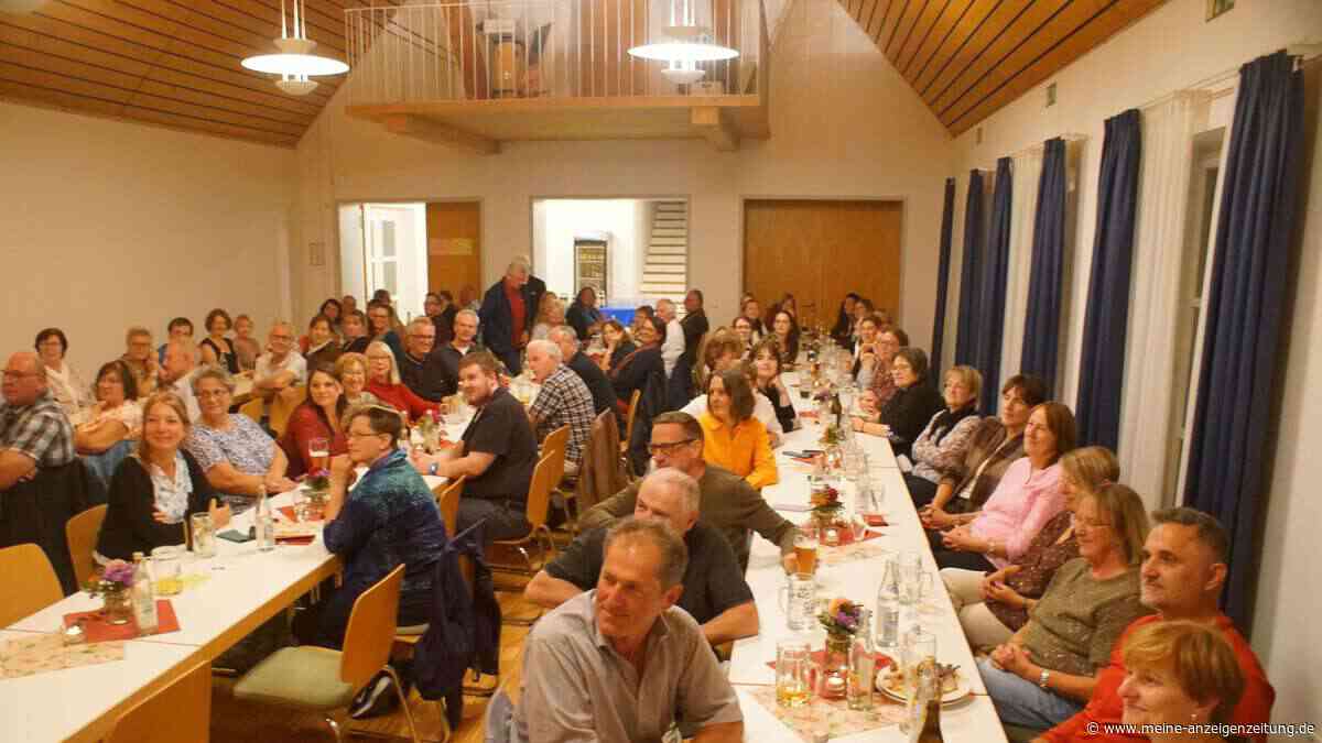 63 Jahre an der Orgel: Vierkirchener Kirchenmusiker bekommt besondere Ehrung