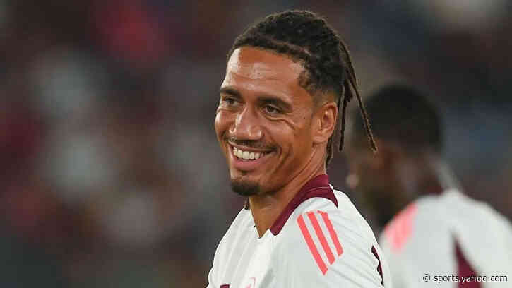 Ex-England defender Smalling in talks with Porto