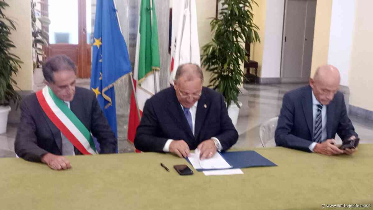 Sorrento, Prefetto e sindaco firmano il protocollo antimafia sugli appalti dell’edilizia. Il procuratore Fragliasso: “Ma le indagini sul ‘Sistema’ e sulle illegalità ancora in corso proseguono”