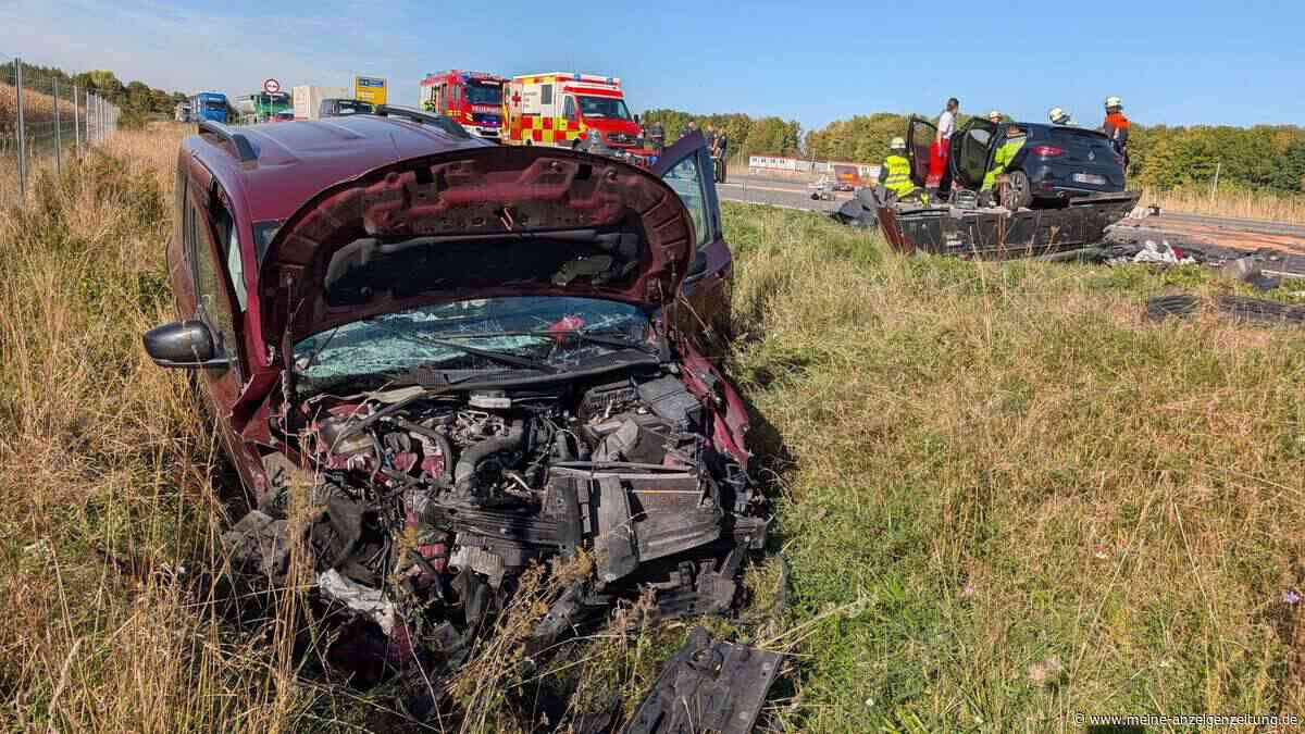 Frontalcrash auf der Flughafentangente: Rettungshubschrauber im Einsatz