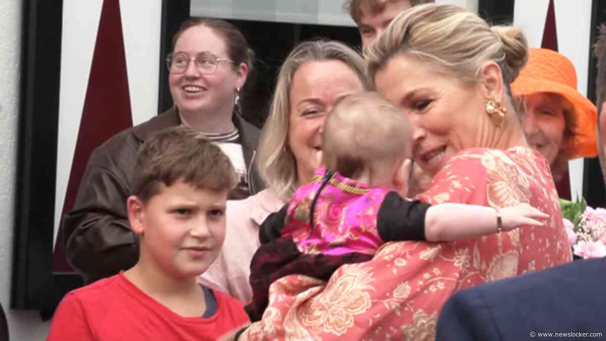 Bijzonder moment M&aacute;xima en baby gefilmd: 'Staan hier al een halfuur'