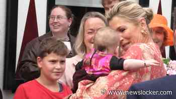Bijzonder moment M&aacute;xima en baby gefilmd: 'Staan hier al een halfuur'