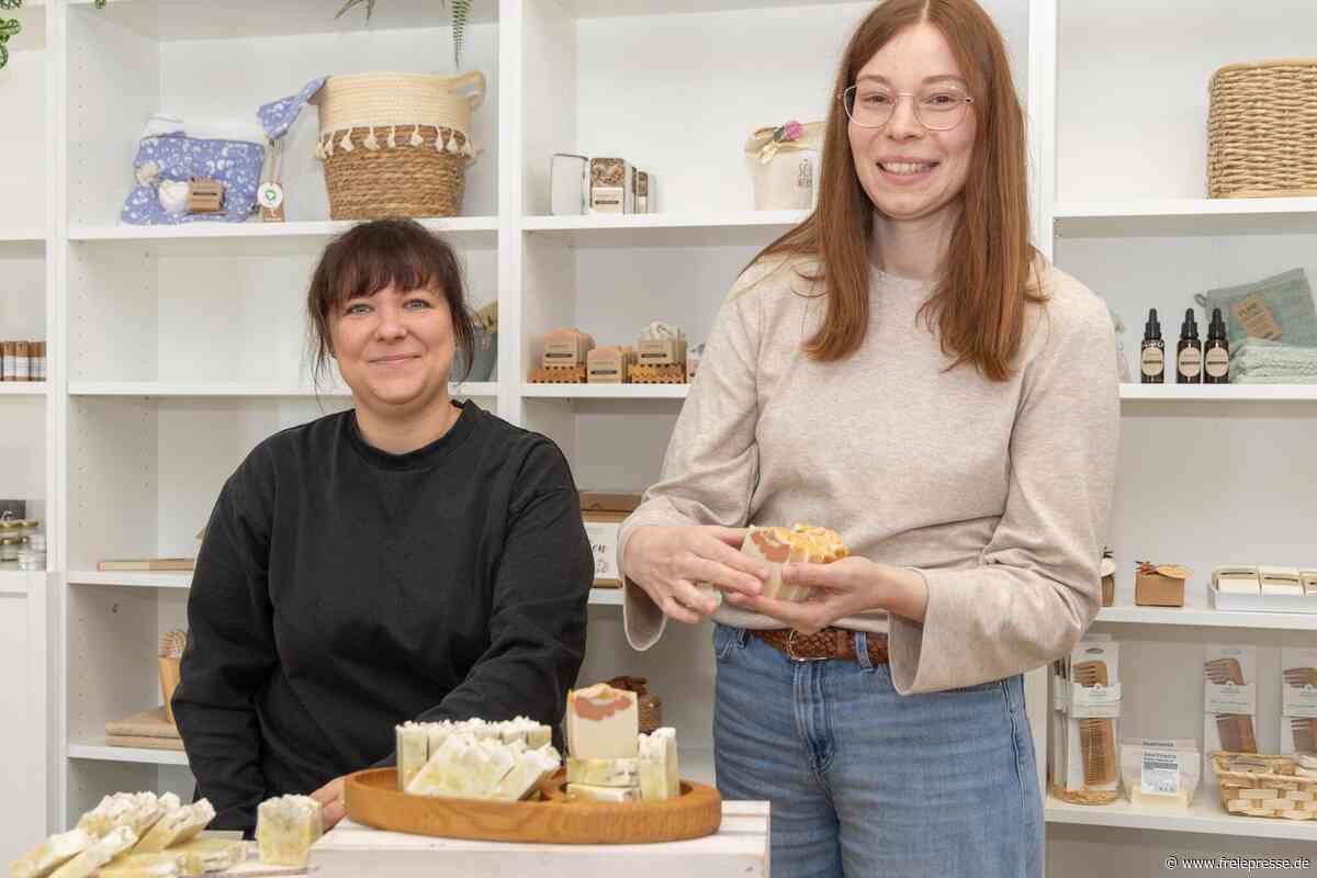 Nach Aus für Lebensmittelmarkt im Erzgebirge: Seifenmacherinnen eröffnen Geschäft