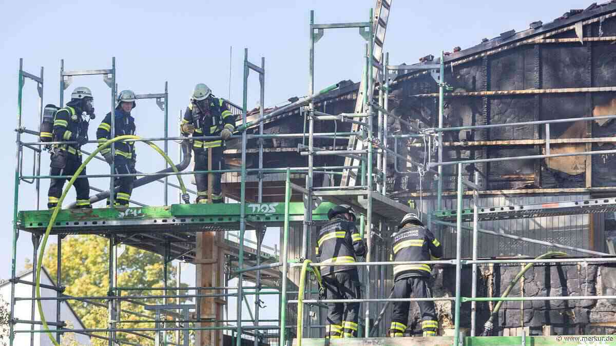 Funkenflug bei Sägearbeiten: Feuer zerstört Herrschinger Wohnbauprojekt