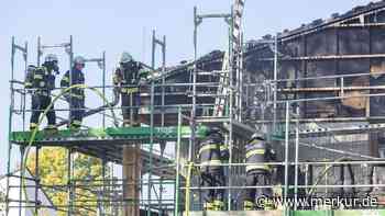 Funkenflug bei Sägearbeiten: Feuer zerstört Herrschinger Wohnbauprojekt
