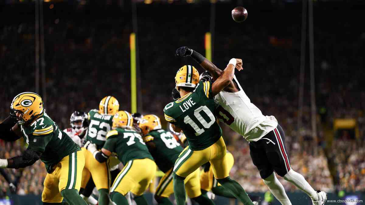 Quick fix? Desperation? Packers overhaul leaky offensive line with signings of three veterans