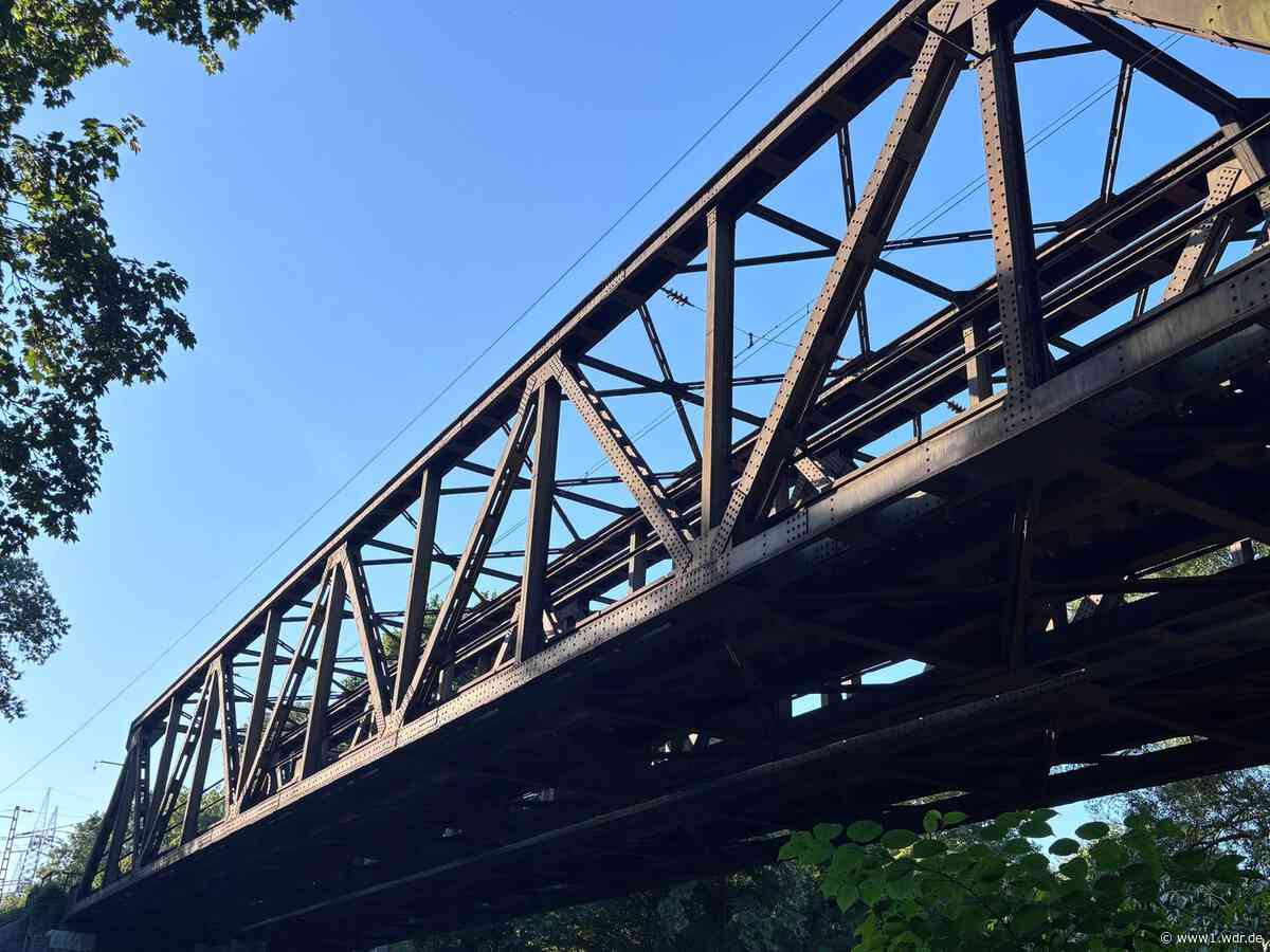 Bahnbrücke bei Opladen repariert