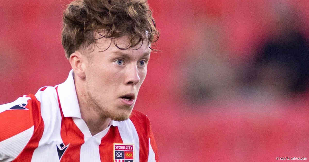 Tamworth sign Stoke midfielder Kelly on loan