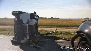 Schwerer Unfall auf Staatsstraße: Frau in Auto eingeklemmt – mehrere Verletzte