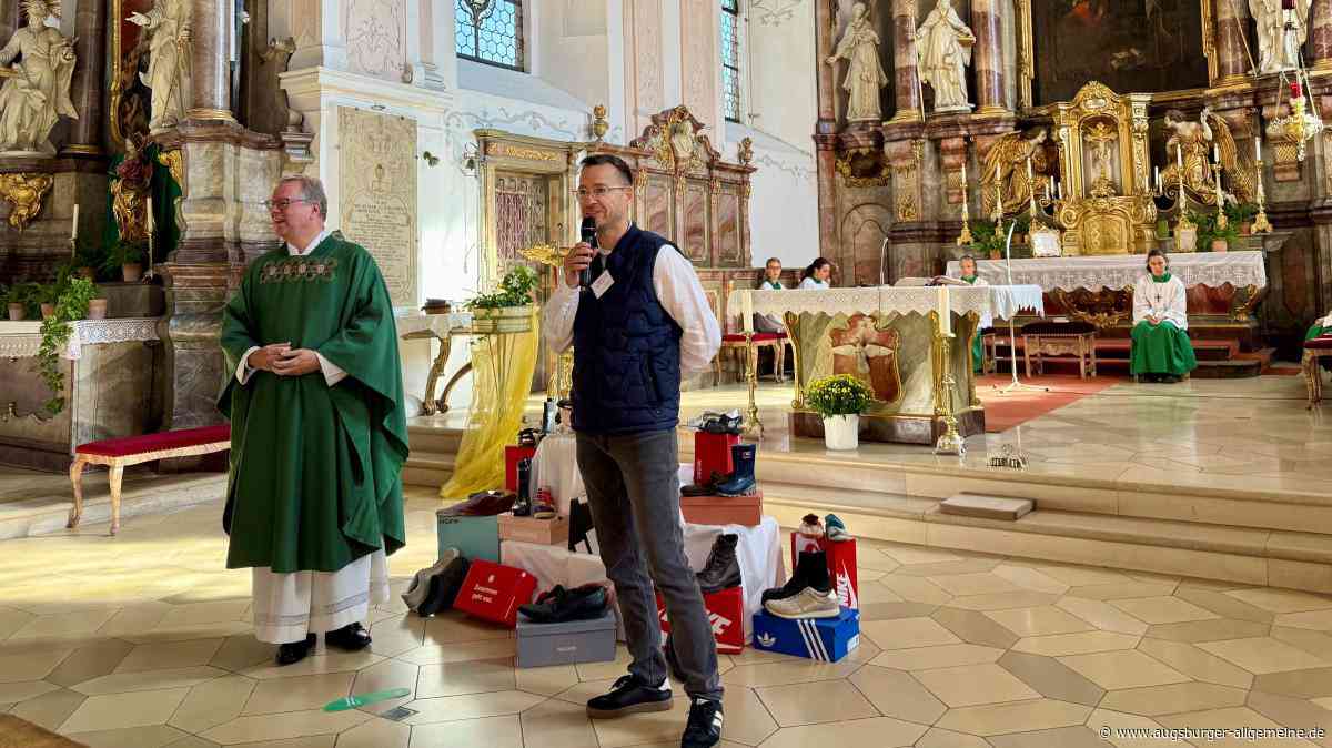 Fußspuren vor dem Altar: Caritas-Herbstsammlung wurde eröffnet