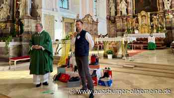 Fußspuren vor dem Altar: Caritas-Herbstsammlung wurde eröffnet