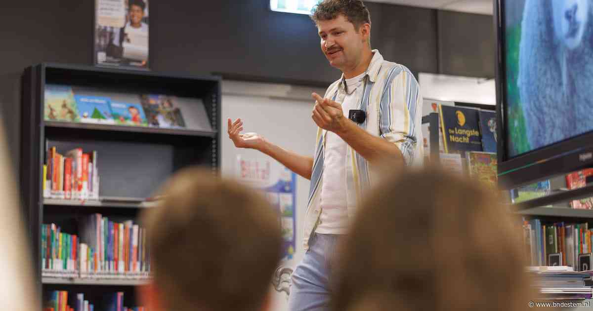 Pim Lammers (32) wil met zijn kinderboeken het gesprek aangaan, juist nu homo-acceptatie afneemt: ‘Jezelf zijn is voor elk kind belangrijk’