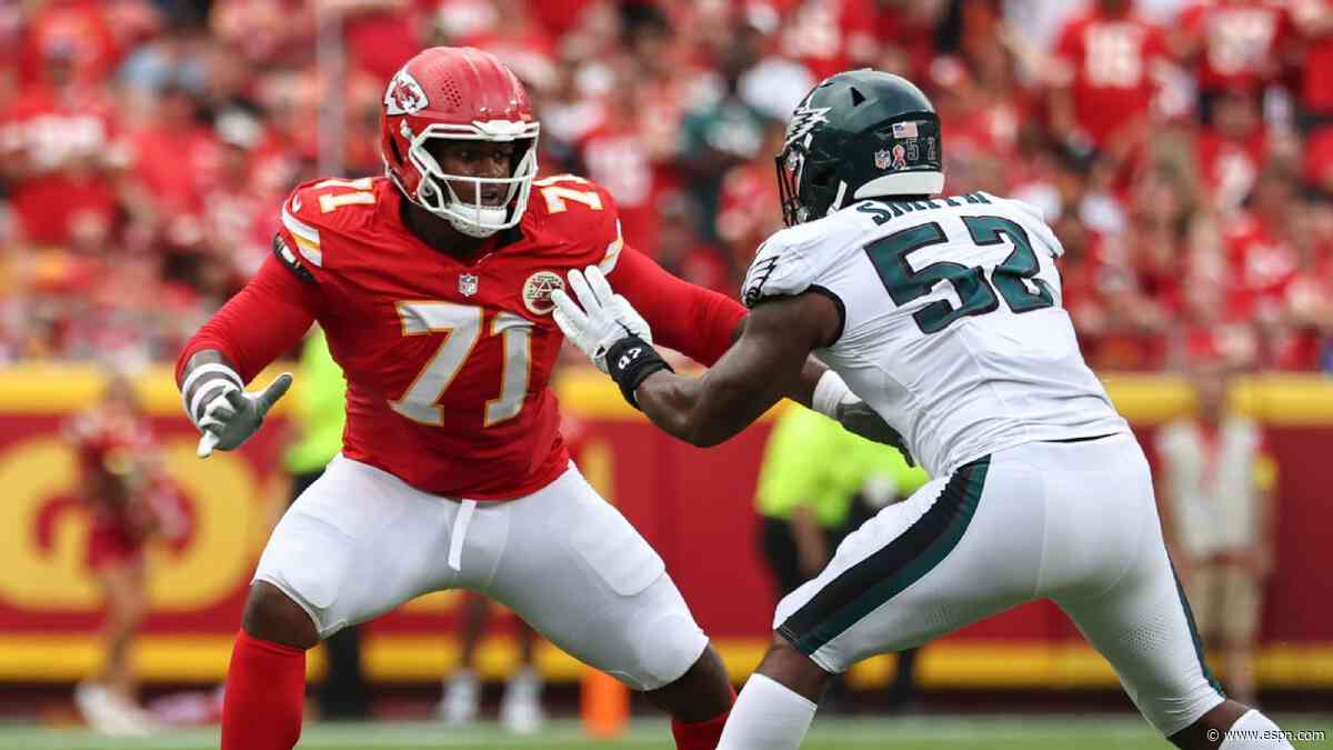 Chiefs LT Simmons recovering from bulging disk, Reid says