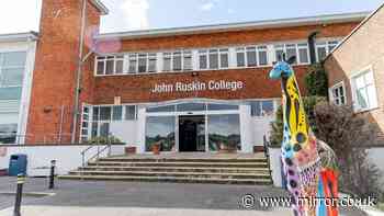 Croydon 'security incident' as police hunt 'teen with blade' after schools on lockdown