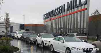 4 pedestrians struck at Tsawwassen Mills Mall in B.C., people told to avoid the area