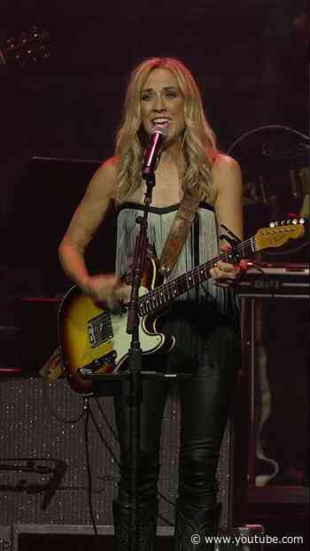 Sheryl Crow - Drink In My Hand (Live at the 19th ACM Honors) #acmhonors