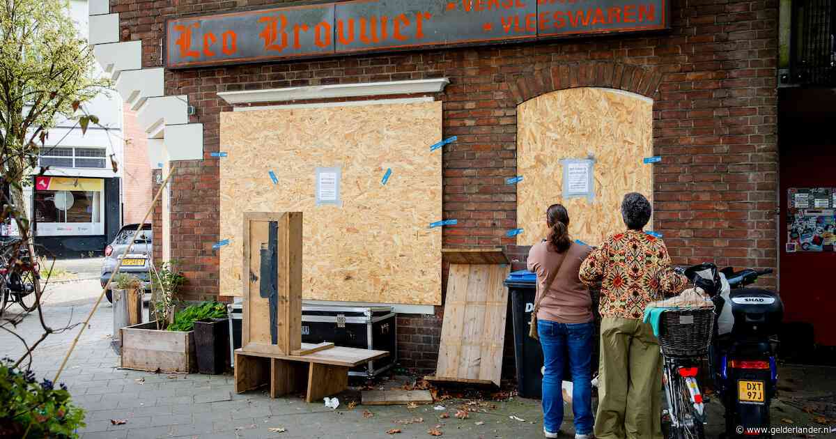 Bekend hoekpand in Nijmegen zit ineens helemaal op slot, wat is er aan de hand? ‘Ik kan het niet geloven’