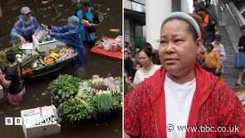 Watch: Bangkok locals create floating market during floods