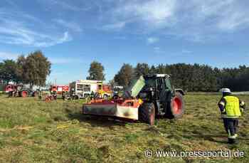 FW-AUR: Motorraum eines Schleppers in Flammen