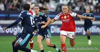 Gekke handsbal komt Arsenal duur te staan in Champions League, trainer Slegers slaat interviews over