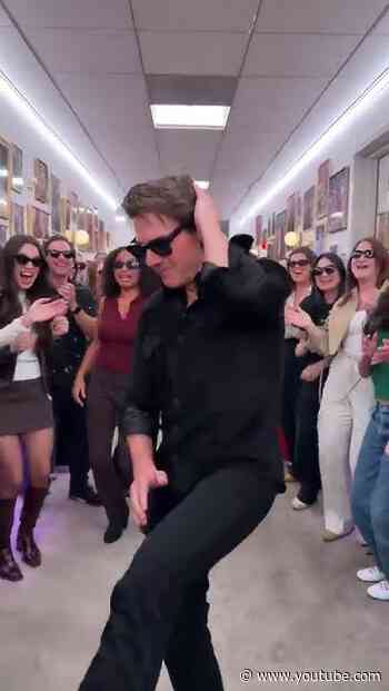Tom Cruise Jams On Jennifer Hudson's Spirit Tunnel at The Jennifer Hudson Show.