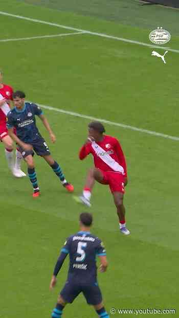 Our August Goal of the Month winner: Ruben van Bommel vs FC Utrecht 💫💥