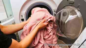 Bedsheets stay untangled in the tumble dryer if you add 1 common bathroom item