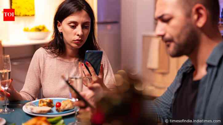 Psychology says people who turn their phone face down at dinner table may value this more (and it is not just about showing respect)