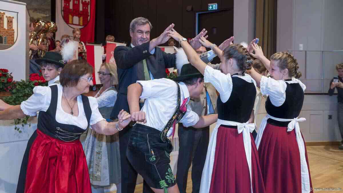 Wenn Markus Söder mit Trachtlern tanzt: Ministerpräsident eröffnet Publikumsmesse