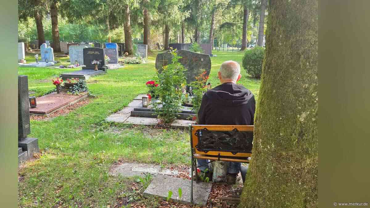 Trauerbänke auf dem Waldfriedhof: Bürgermeister bietet Lösung an